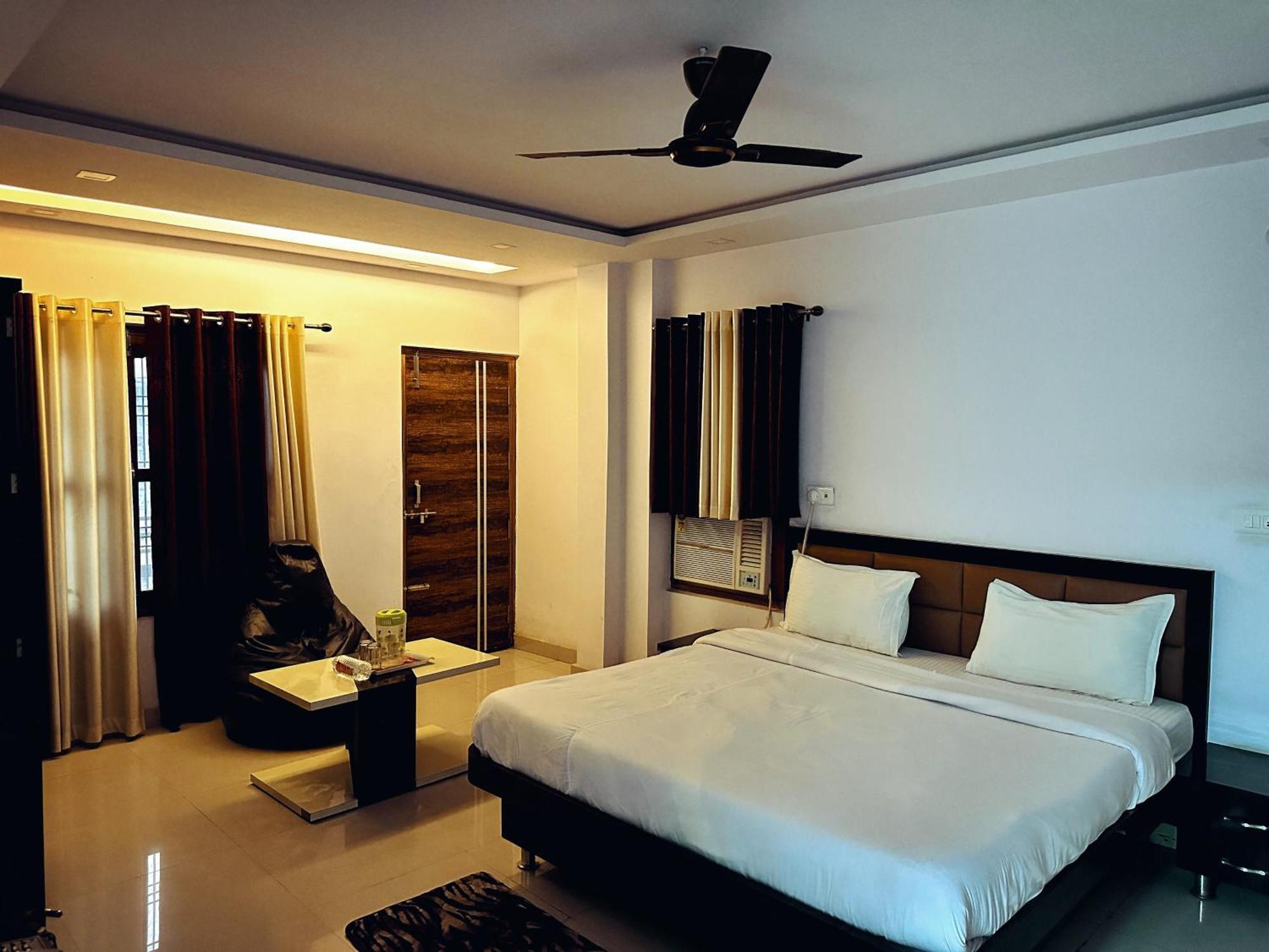 Hotel Pink Paradise Gorakhpur Exterior photo
