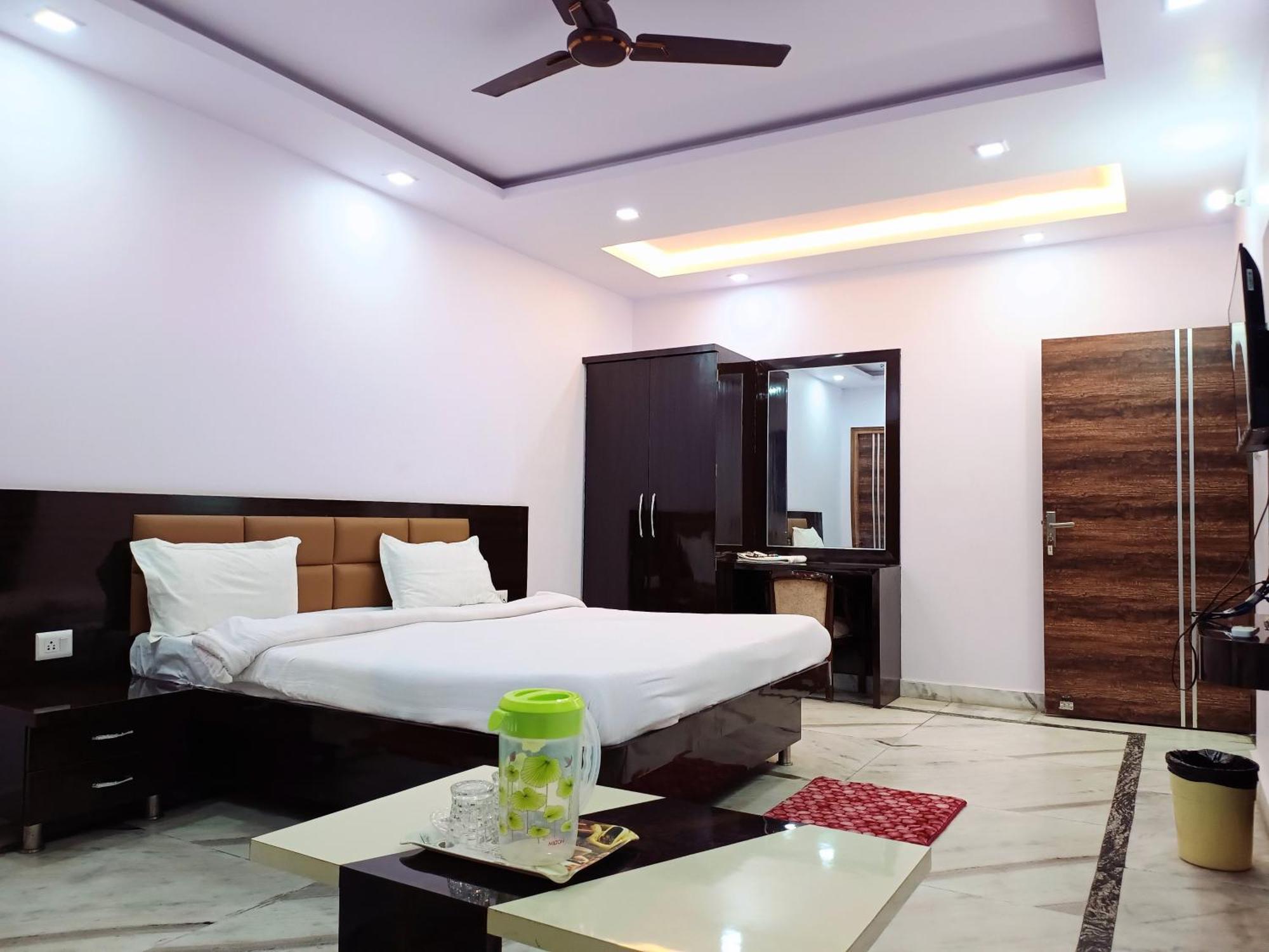 Hotel Pink Paradise Gorakhpur Exterior photo